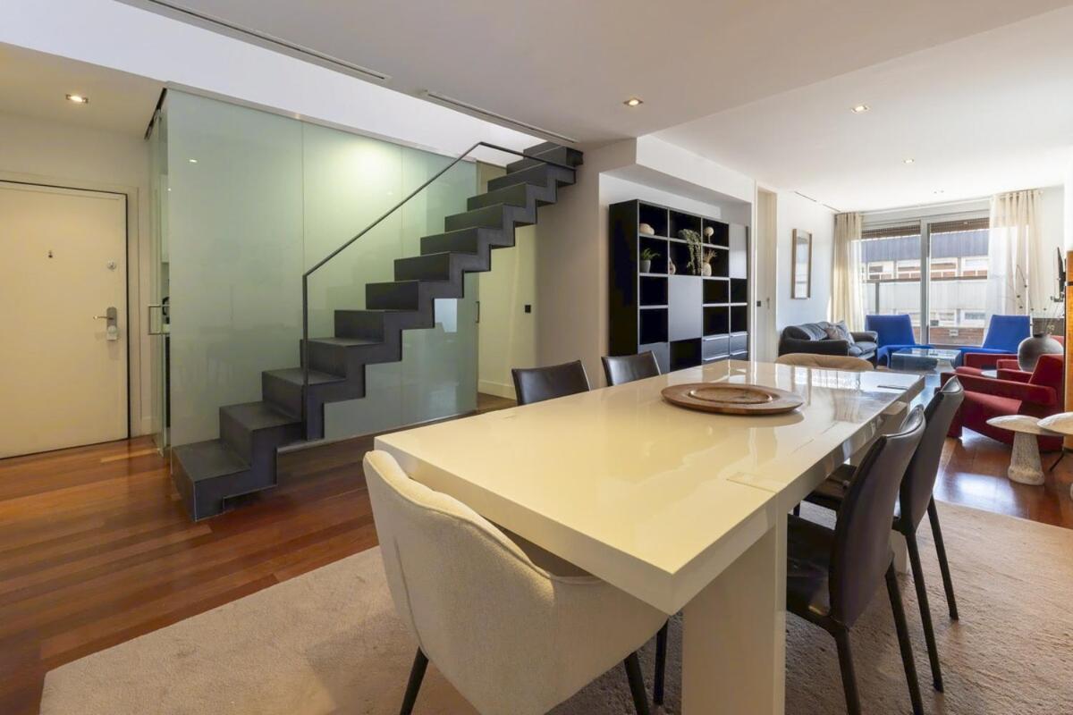 Temporary 3-bedroom Duplex In Downtown Bas15