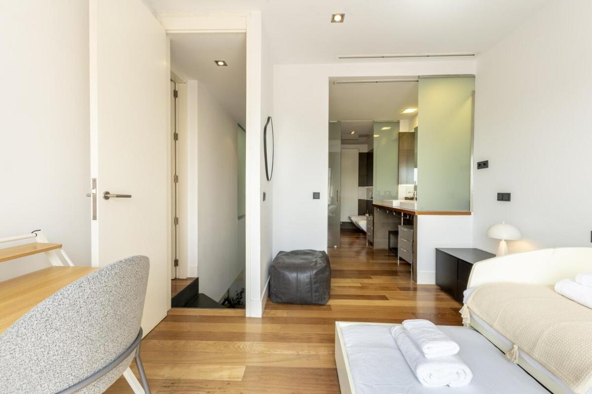 Apartamento Temporary 3-bedroom Duplex In Downtown Bas15 *